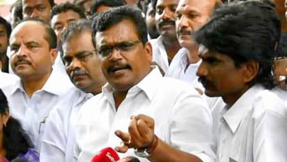 பக்கா பிளானோடு ரெடியான ஆண்டிப்பட்டி தங்கம்! ஆதரவாளர்களுக்கு அலர்ட் மெசேஜ்! நாலு நாளா நொந்து வெந்துப் போன தினகரன்...