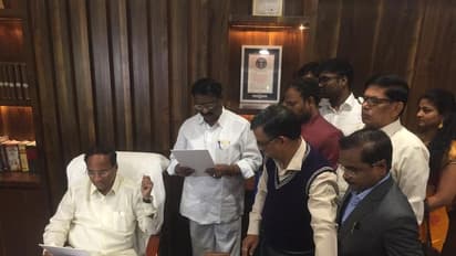 ఎట్టకేలకు మడకశిర ఎమ్మెల్యేగా తిప్పేస్వామి: విజయోత్సవంలో వైసీపీ