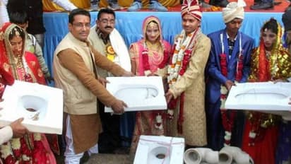 ಯುಪಿ ನವ ದಂಪತಿಗಳಿಗೆ ಕಮೋಡ್‌ ಉಡುಗೊರೆ!