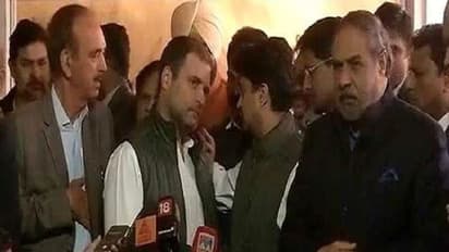 ಎಲ್ರೂ ಸೇರಿ ರಾಹುಲ್ಗೆ ಟ್ಯೂಷನ್ ಹೇಳ್ತಾರೆ: ವಿಡಿಯೋ!