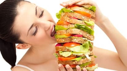 খুব খিদের সময় এই খাবার ভুলেও নয়, হতে পারে মারাত্মক ক্ষতি