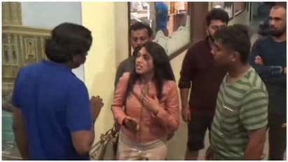 நள்ளிரவில் லாட்ஜ் ஓனருடன் படுக்கை விரிப்புக்கு பஞ்சாயத்து கூட்டிய நடிகை...