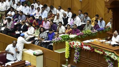 ಸರ್ಕಾರ ಜೀವಂತವಾಗಿದೆ, ಸತ್ತಿಲ್ಲ: ಗುಡುಗಿದ ಸಿಎಂ