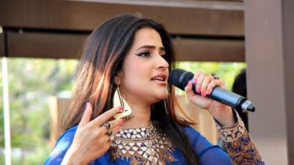 Sona Mohapatra slams Sonu Nigam after he dismisses her #MeToo tweets as 'vomiting'