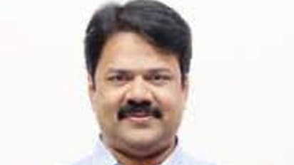 ఆ పార్టీల చూపు సునీల్ వైపు: నాలుగు నెలల్లో ఇద్దరితో భేటీ