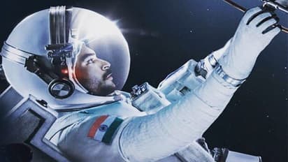 అంతరిక్షం ప్రీమియర్ షో టాక్