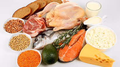 খাওয়ার সময় এই ভুলগুলি অজান্তেই করে ফেলি আমরা, যার ফলে হতে পারে মৃত্যুও