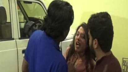 అర్ధరాత్రి లాడ్జిలో నటి గొడవ!