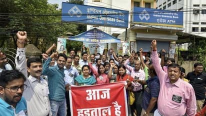 बैंकों के 10 लाख कर्मचारी आज रहेंगे हड़ताल पर, प्रभावित हो सकता है कामकाज