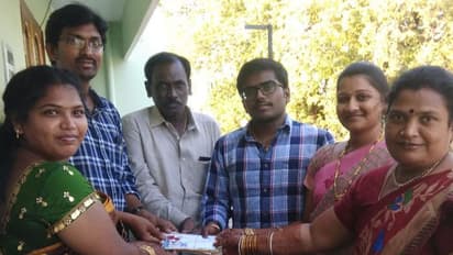 തന്റെ വിവാഹസമ്മാനം മുഴുവന് വിദ്യാര്ത്ഥികള്ക്ക് നല്കിയ ഐ ആര് എസ് ഓഫീസര്