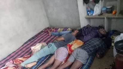 కోళ్లఫారంలో నలుగురు యువకులు మృతి...