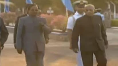 శీతాకాల విడిది కోసం హైద్రాబాద్కు చేరుకొన్న రాష్ట్రపతి కోవింద్