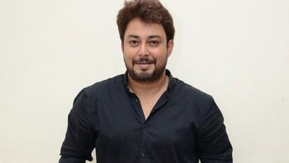 వైసీపీలోకి యంగ్ హీరో: ఆహ్వానించిన వైఎస్ జగన్