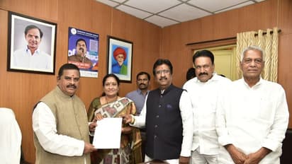 కేసీఆర్ షాక్: మండలిలో కాంగ్రెస్ఎల్పీ టీఆర్ఎస్ఎల్పీలో విలీనం