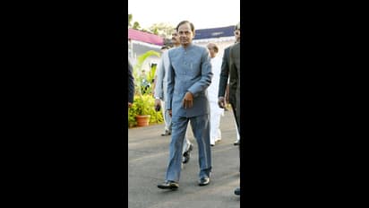 విశాఖ శారదా పీఠంలో అడుగుపెట్టిన కేసీఆర్