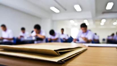 പ്ലസ് വണ് ഓണപരീക്ഷയുടെ ചോദ്യപേപ്പര് ചോര്ന്നു