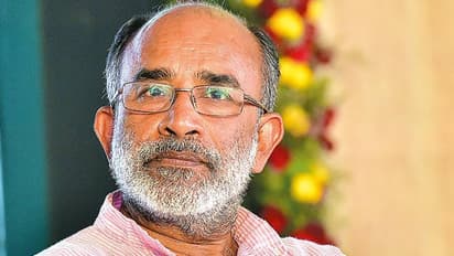 വോട്ട് ചോദിച്ച് കണ്ണന്താനം കയറിയത് കോടതി മുറിയില്