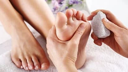 ಸ್ಟ್ರಾಬೆರಿ ಕಾಲುಗಳಿಂದ ಮುಕ್ತಿ ಬೇಕಾ? ಹಿಂಗ್ ಮಾಡಿ