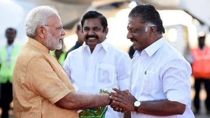 அதிமுக ஆதரவுடன் மலர்ந்த தாமரை..! தேனியில் அதிரடி..!