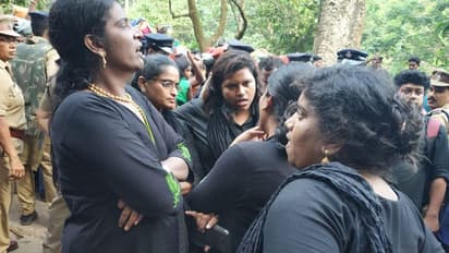 ಶಬರಿಮಲೆಯಲ್ಲಿ ಹೈಡ್ರಾಮಾ : 11 ಮಹಿಳೆಯರು ವಾಪಸ್