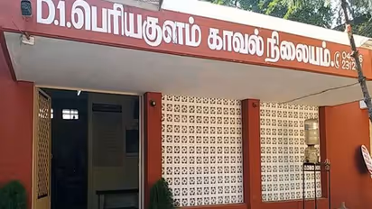 பெரியகுளம் காவல் நிலையத்தில் துணை முதல்வர் ஓ.பன்னீர்செல்வம்!