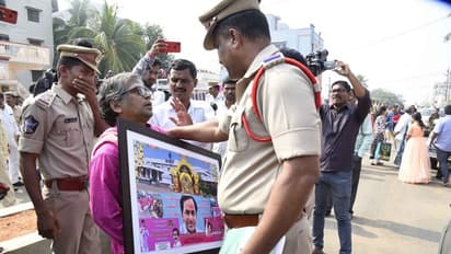 విశాఖలో కేసీఆర్ ఫ్యాన్స్ కు మిగిలింది నిరాశే