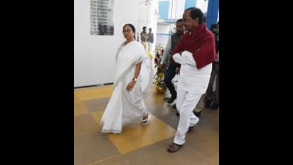 బెంగాల్ సీఎం మమతా బెనర్జీతో కేసీఆర్ భేటీ(ఫొటోలు)