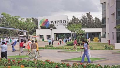 విప్రో జూనియర్లకు క్రిస్మస్ గిఫ్ట్! వన్ టైం బోనస్ బట్ వలసల నివారణకే