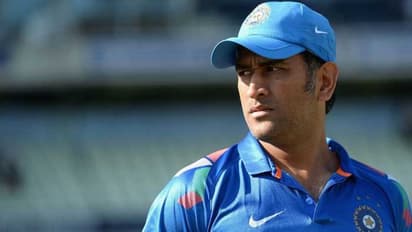 വിക്കറ്റിന് പിന്നില് നിന്ന് ചാഹലിനെ ട്രോളി ധോണി