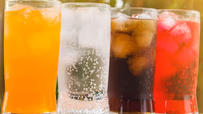 സോഫ്റ്റ് ഡ്രിങ്കുകൾ സ്ഥിരമായി കുടിക്കാറുണ്ടോ; എങ്കിൽ സൂക്ഷിക്കുക