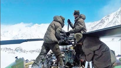 ಯೋಧರಿಂದ 17ಸಾವಿರ ಅಡಿ ಮೇಲೆ ಕೆಟ್ಟು ನಿಂತ ಹೆಲಿಕಾಪ್ಟರ್ ರಿಪೇರಿ!