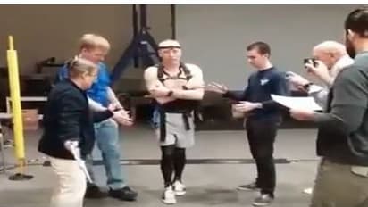 197 ದಿನ ಅಂತರಿಕ್ಷದಲ್ಲಿದ್ದವ ಭೂಮಿಗೆ ಬಂದ ನಂತ್ರ ಏನಾಯ್ತು? ವಿಡಿಯೋ ವೈರಲ್