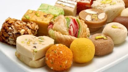 ತೂಕ ಹೆಚ್ಚೋ ಭಯ ಬೇಡ... ಕಡಿಮೆ ಕ್ಯಾಲರಿ ಇರೋ ಈ ಸ್ವೀಟ್ಸ್ ಟ್ರೈ ಮಾಡಿ ನೋಡಿ..