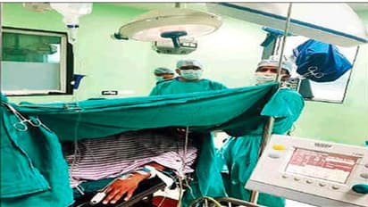 హనుమాన్ చాలీషా పఠిస్తూ ఆపరేషన్ చేయించుకున్న పేషెంట్