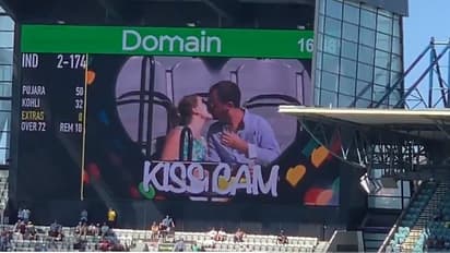 ಕ್ರಿಕೆಟ್ಗೂ ಕಾಲಿಟ್ಟಿತು ಕಿಸ್ ಕ್ಯಾಮ್- ಮೈದಾನಲ್ಲೇ ಚುಂಬನ-ವೀಡಿಯೋ ವೈರಲ್!