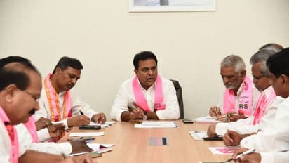 రంగంలోకి కేటీఆర్: కొప్పుల ఈశ్వర్, వివేక్ మధ్య గొడవకు చెక్