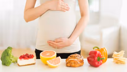 ഗർഭകാലത്ത് ഒഴിവാക്കേണ്ട ഭക്ഷണങ്ങൾ ഇവയൊക്കെ