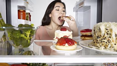 രാത്രി ഉറങ്ങുന്നതിന് മുമ്പ് കഴിക്കാൻ പാടില്ലാത്ത 5 ഭക്ഷണങ്ങൾ