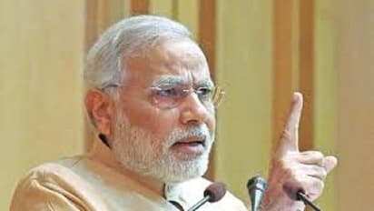 PM Modi condemns Congress for providing the poor houses with nothing more than 'chardiwari'