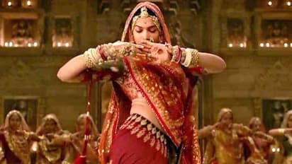 'পদ্মাবত'-এ শাহিদের চরিত্রে থাকার কথা ভিকির, জনপ্রিয়তার অভাবে তাঁকে ছবি থেকে সরিয়ে দেন দীপিকা