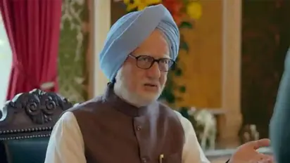 The Accidental Prime Minister: अनुपम खेर समेत इतने लोगों के खिलाफ मामला दर्ज, नेताओं की छवि बिगाड़ने का आरोप