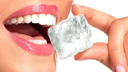 Benefits of ice on lips: काले होंठों से मिलेगा छुटकारा ! बर्फ से पाएं निखार
