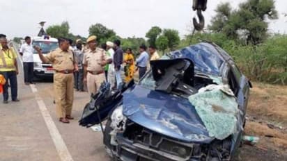 கடும் பனிமூட்டத்தால் கார் விபத்து... 7 பேர் சம்பவ இடத்திலேயே உயிரிழப்பு...!