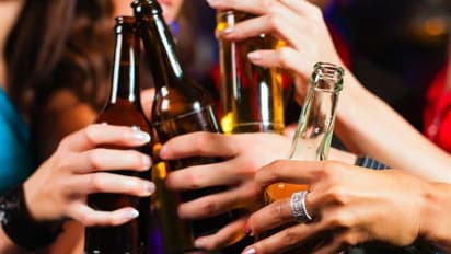 కల్తీ మద్యం తాగి.. 17మంది మృతి