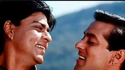 Salman Khan, Shah Rukh Khan watching Karan Arjun together will give you #flashback feels