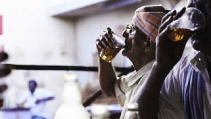 அதிரடியாக இழுத்து மூடப்பட்ட டாஸ்மாக் கடை..! குடிமகன்கள் திண்டாட்டம்..!