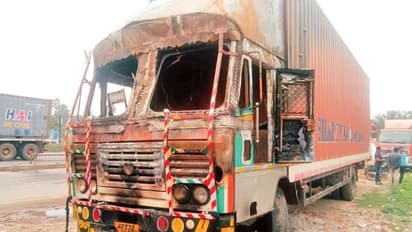 కాల్వలోకి దూసుకెళ్లిన కంటైనర్: డ్రైవర్, క్లీనర్ దుర్మరణం