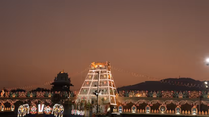 కొత్త సంవత్సరానికి ఆలయాల ముస్తాబు (ఫొటోలు)