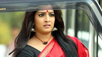 పెళ్లంటే చిర్రుబుర్రు లాడుతున్న నటి వరలక్ష్మి... స్ట్రాంగ్ వార్నింగ్!