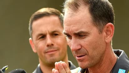 బాల్ ట్యాంపరింగ్: స్టీవ్ స్మిత్, బాన్క్రాఫ్ట్లపై ఆసీస్ కోచ్ ఫైర్